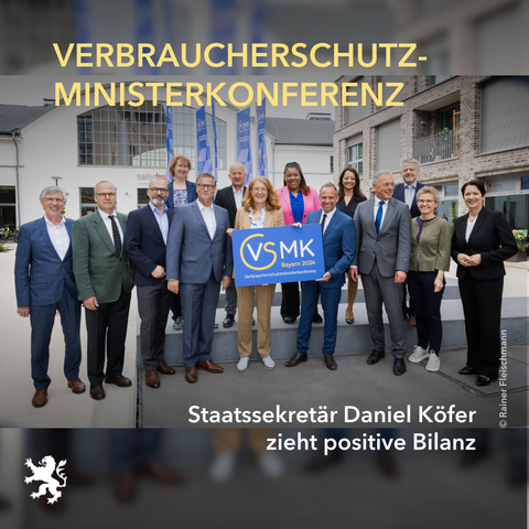 Bildtext: Verbraucherschutzministerkonferenz. Staatssekretär Daniel Köfer zieht positive Bilanz.
Bildbeschreibung: Gruppenfoto mit mehreren Personen.